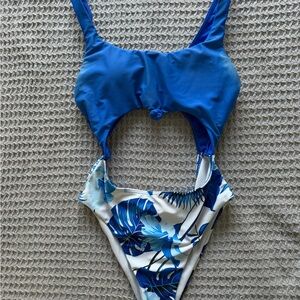 Cutout One Piece Bathing Suit | Size: S